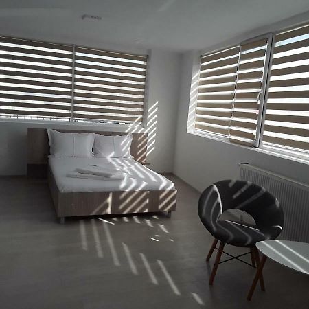 Camere De Inchiriat Central La Calciu Mahmudia Exterior photo