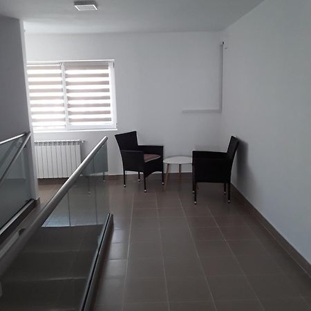 Camere De Inchiriat Central La Calciu Mahmudia Exterior photo